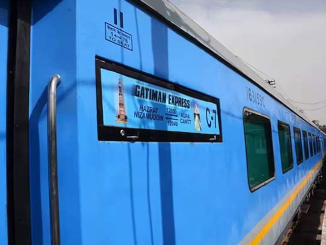 taj-mahal-tour-by-gatimaan-express